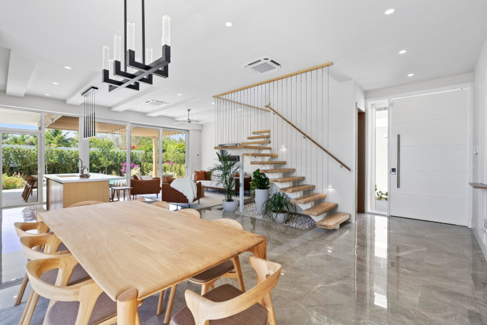 Villa Grace Expectations, Beachwalk Villa 4